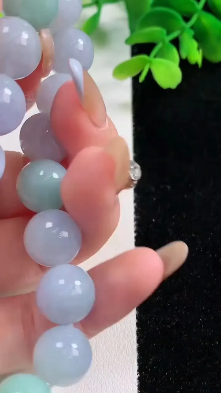 天然A货翡翠春带彩紫罗兰圆珠手串，尺寸12-17颗，重量:53.68g11月2日
工厂直销收藏佳品,种好水足，色泽均匀，有种有色，上手高大气！