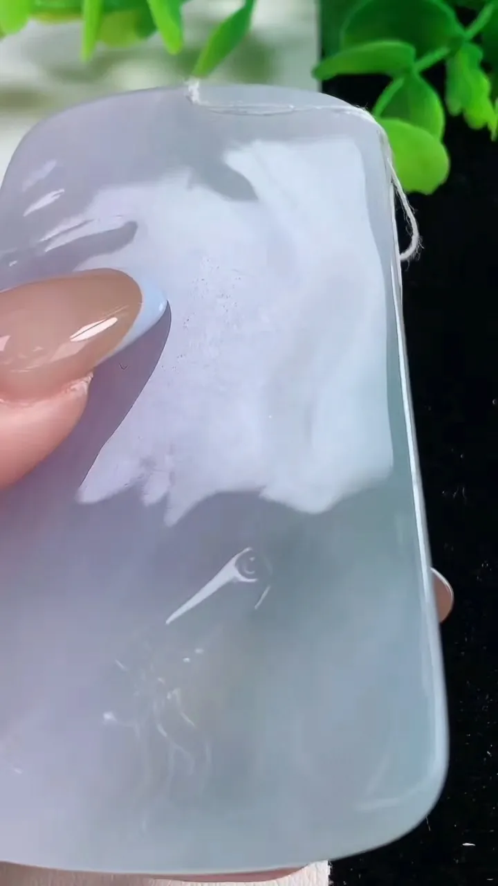 天然A货翡翠春带彩紫罗兰虚空藏菩萨吊坠，尺寸74.7-46.2-5.8，重量:46.08g
11月2日