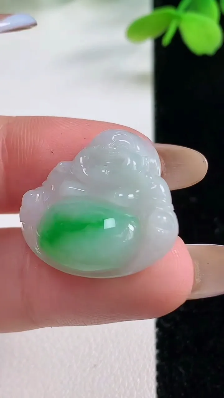 天然A货翡翠佛公吊坠，尺寸22.2-24.6-4.8，重量:3.97g
11月2日