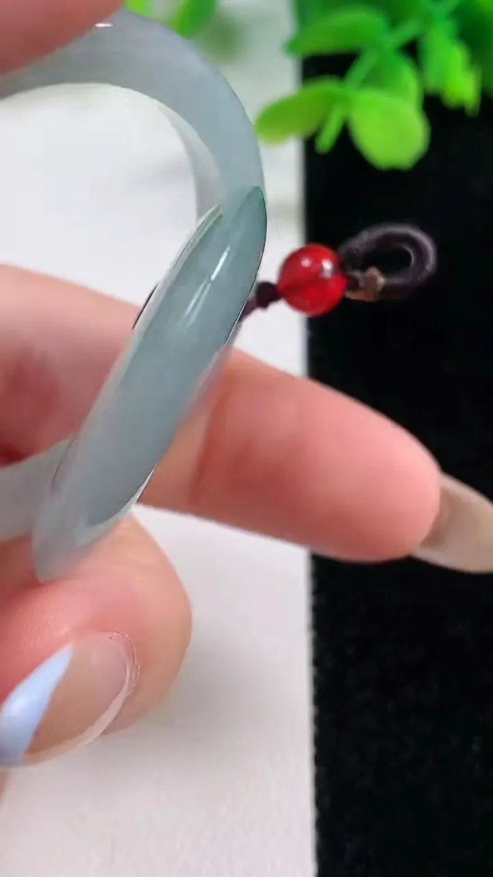 天然A货翡翠母子平安扣吊坠，尺寸44.8-5.7，重量:23.65g
11月2日