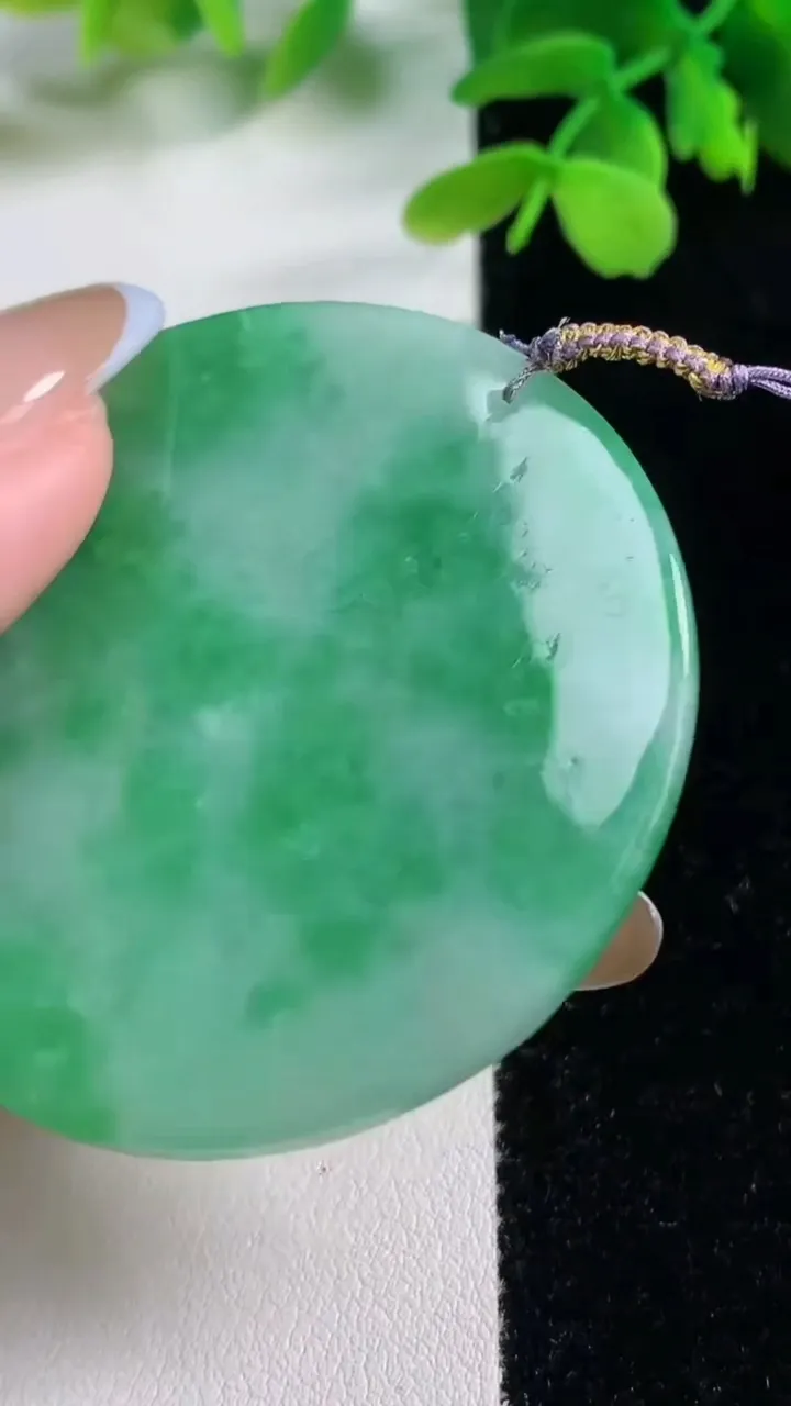 天然A货翡翠山水牌吊坠，尺寸51-4.7，重量:28.68g
11月2日