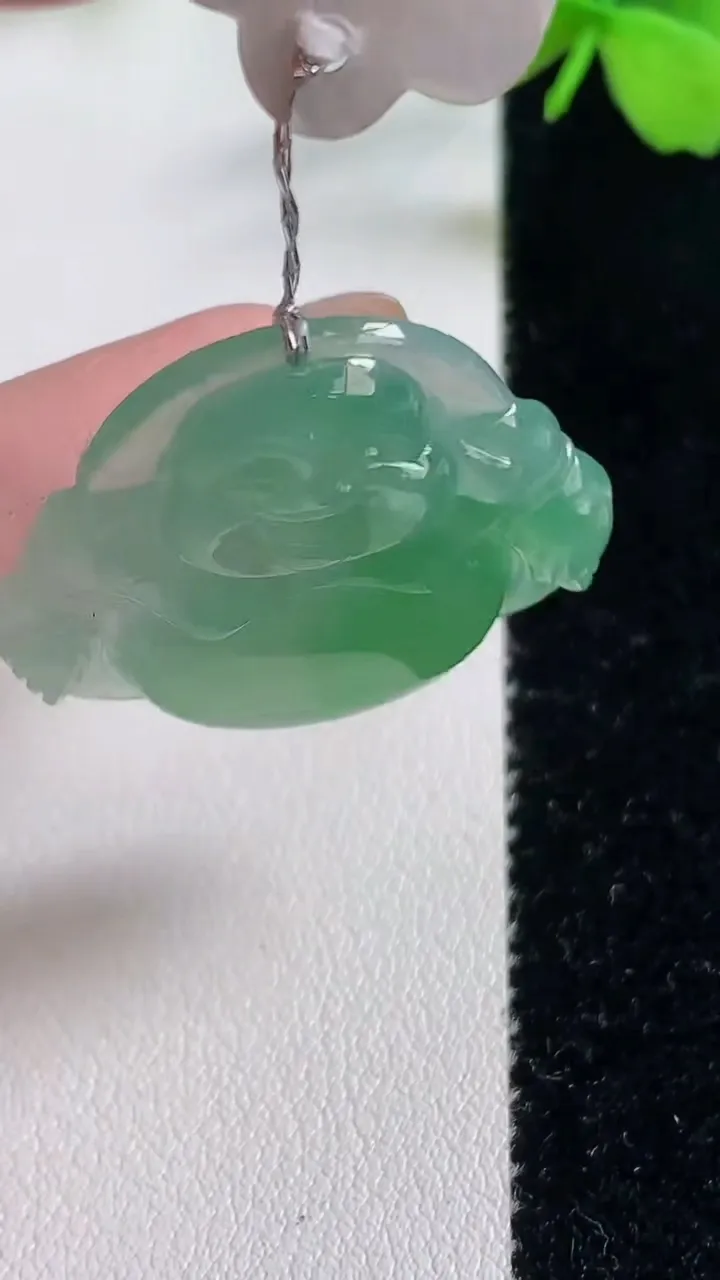 天然A货翡翠佛公吊坠，尺寸30.3-32-6.2，重量:8.86g
11月2日