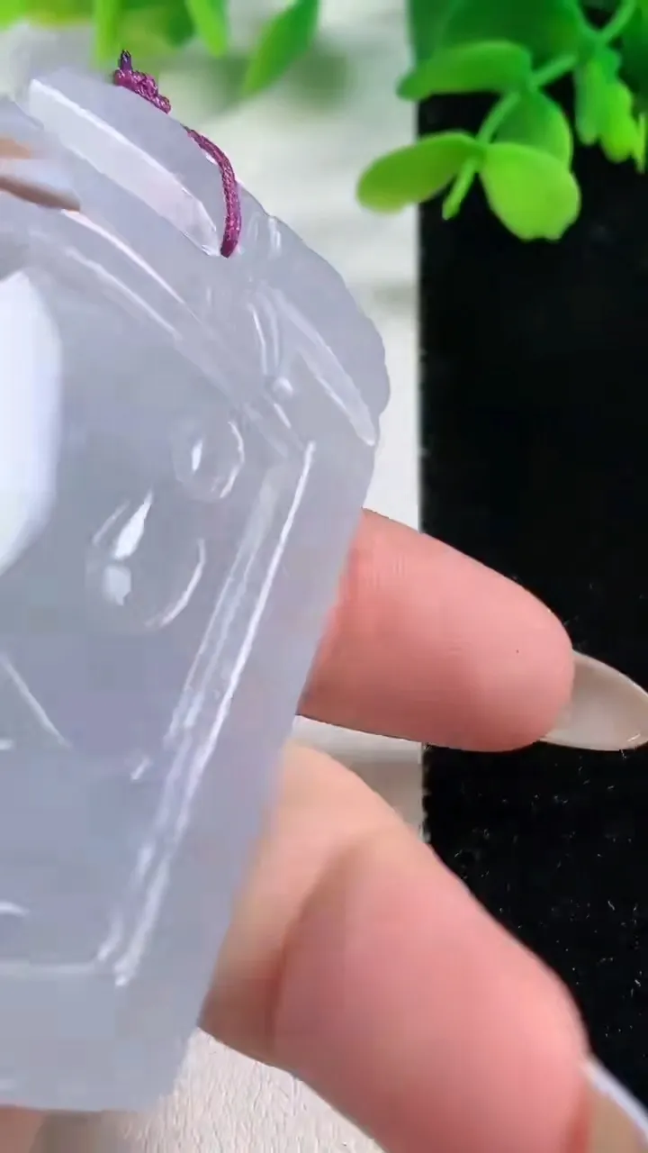 天然A货翡翠春带彩紫罗兰文殊菩萨吊坠，尺寸66.7-51-6.4，重量:41.86g
11月2日