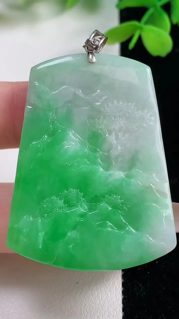 天然A货翡翠山水牌吊坠，尺寸47.7-35-5.2，重量:18.64g
11月2日