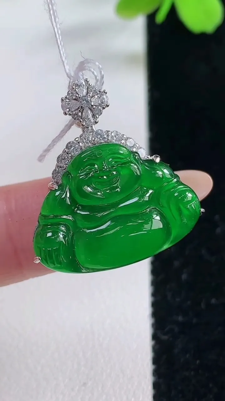天然A货翡翠佛公吊坠，尺寸24.5-16.3-23-7.4，重量:4.98g
11月2日