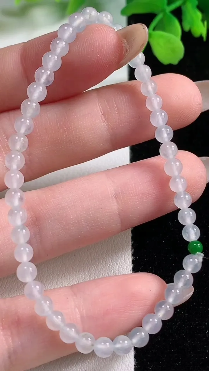 天然A货翡翠种白冰圆珠小米珠手串，尺寸3.8-45颗，重量:4.47g11月2日
工厂直销收藏佳品,