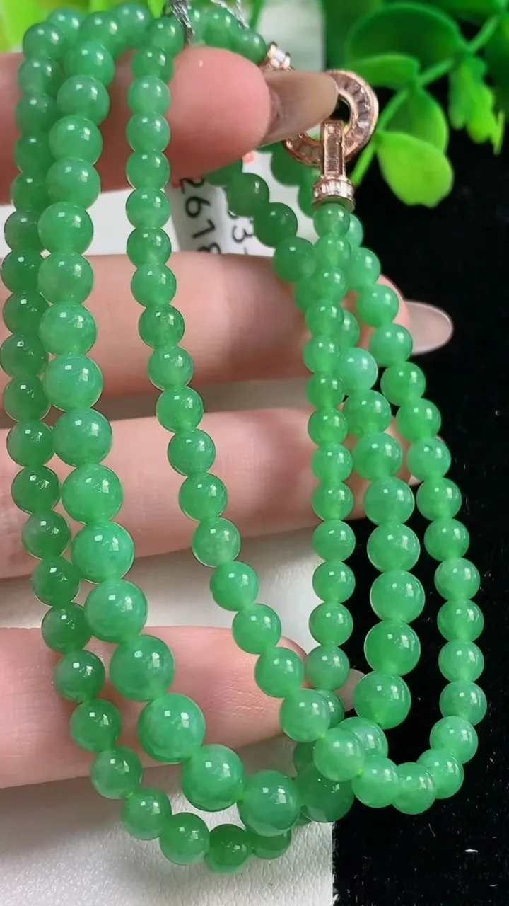 天然A货翡翠圆珠项链，尺寸5.5-122颗，重量:26.22g11月2日
工厂直销收藏佳品,种好水足