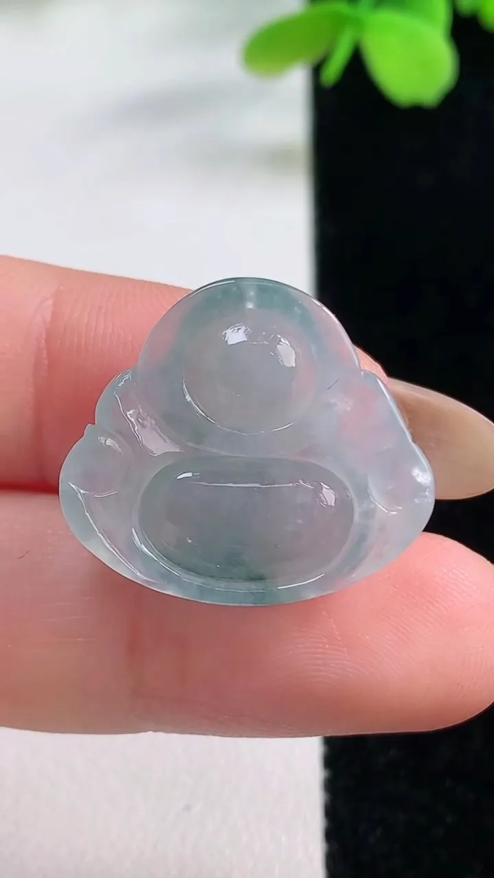 天然A货翡翠冰种飘花佛公吊坠，尺寸19.6-22.3-5.2，重量:3.37g
11月2日