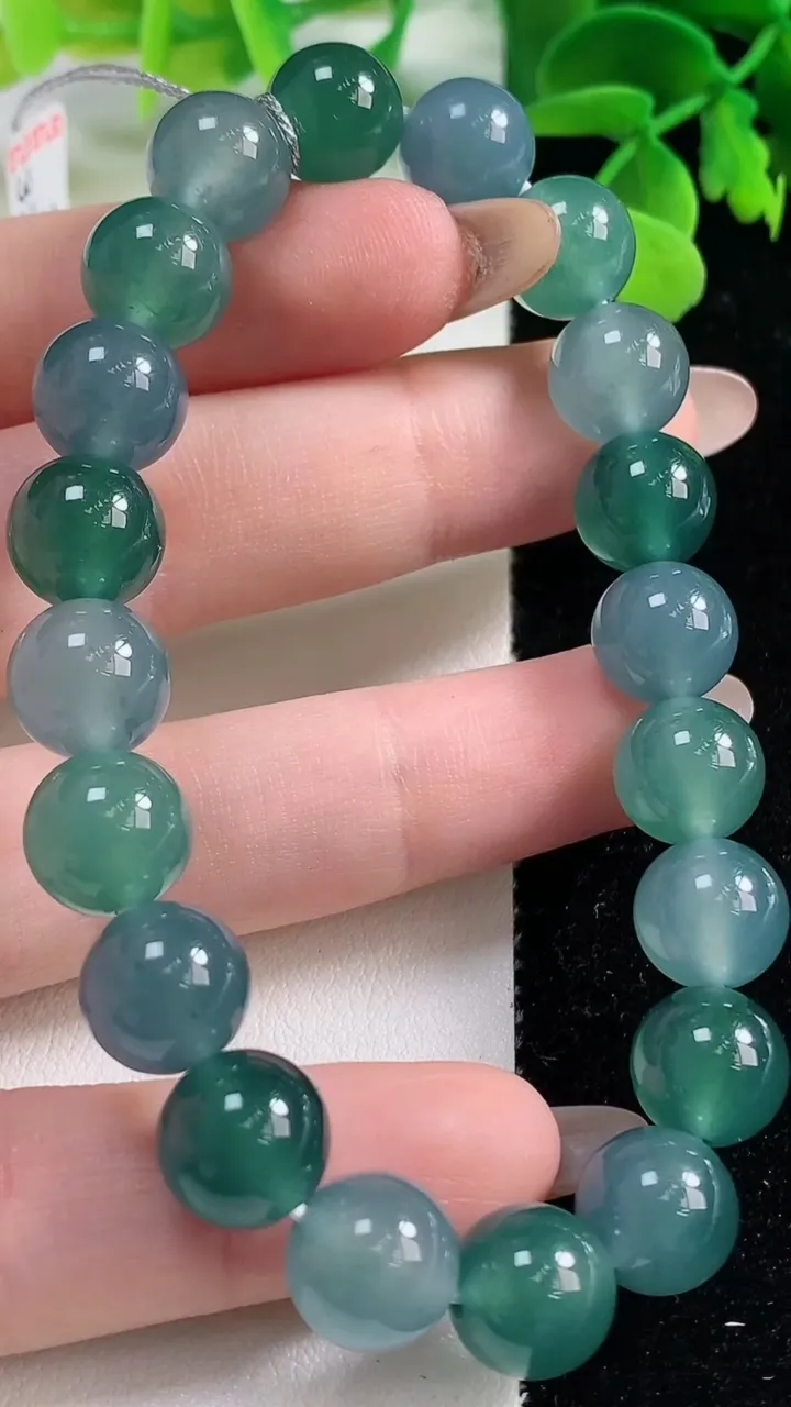 天然A货翡翠圆珠手串，尺寸9.7-20颗，重量:33.27g11月2日
工厂直销收藏佳品,种好水足，