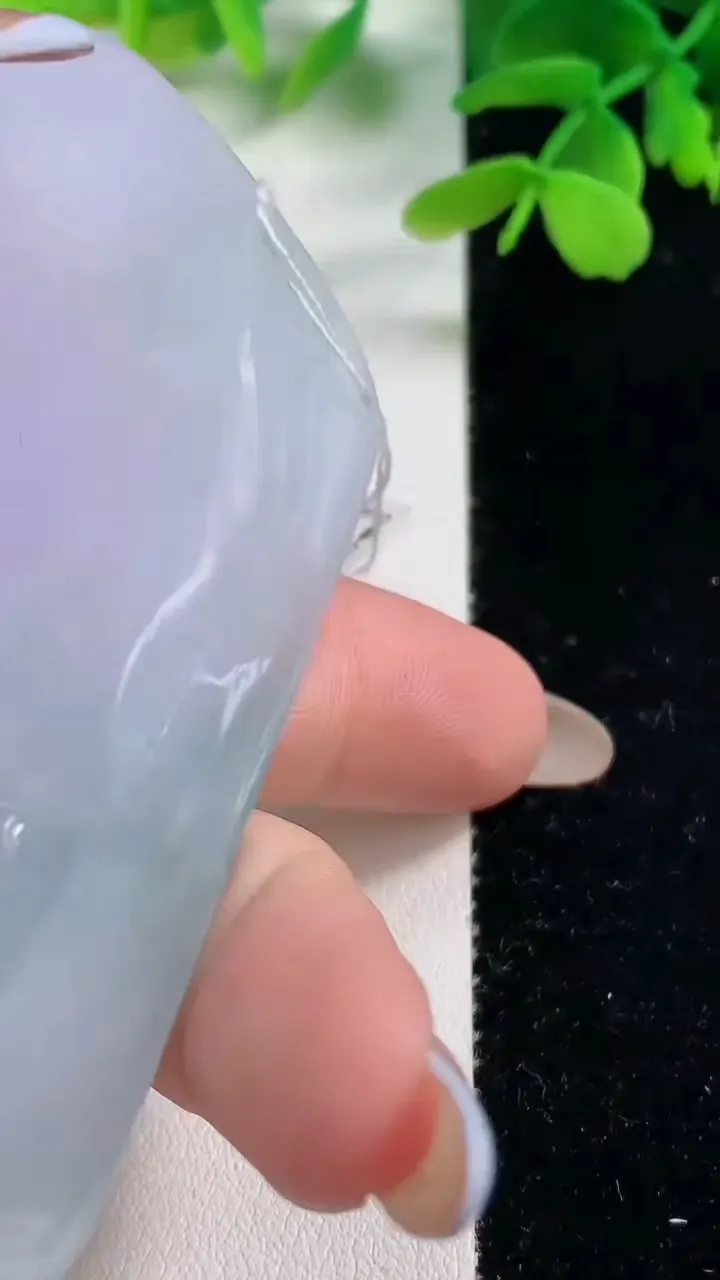 天然A货翡翠春带彩紫罗兰虚空藏菩萨吊坠，尺寸74.7-46.2-5.8，重量:46.08g
11月2日