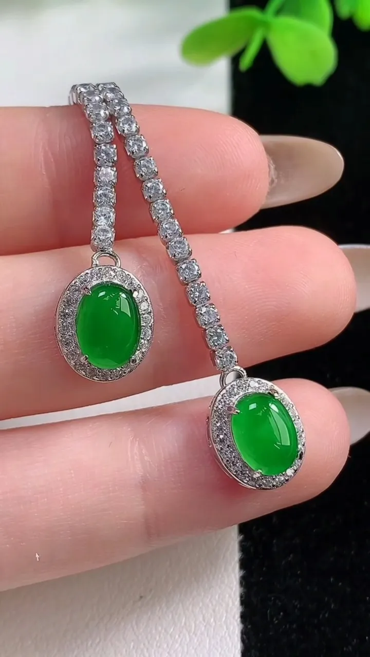 天然A货翡翠蛋面项链，尺寸7.9-5.7-6.1，重量:4.67g11月2日
工厂直销收藏佳品,种好