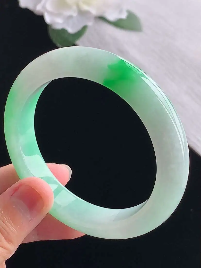 a货翡翠老坑冰种飘阳绿正装正圈手镯55-56圈口  尺寸55.3×11.8×9mm 重量60.82g