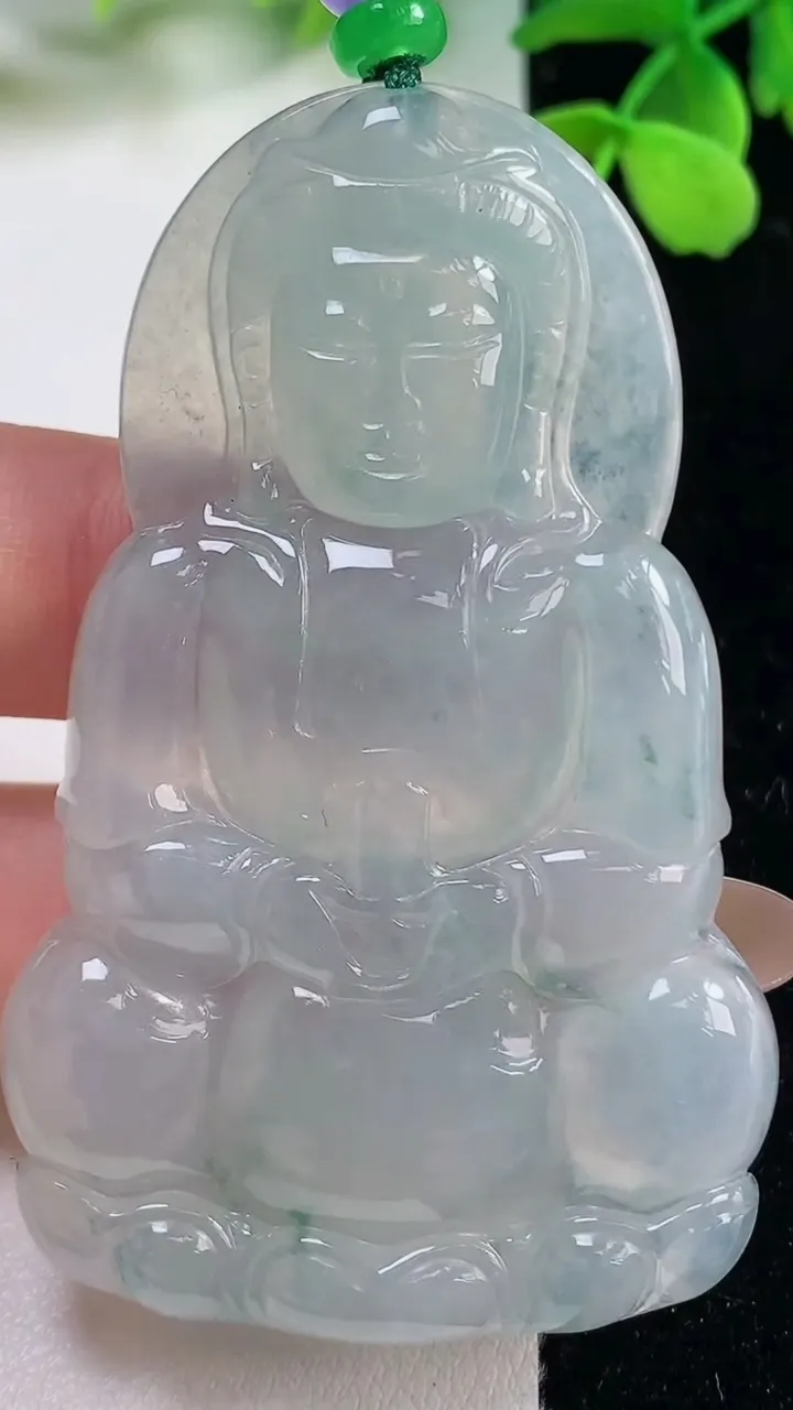 天然A货翡翠种飘花观音菩萨吊坠，尺寸64.5-40.1-6.2，重量:29.59g
11月2日