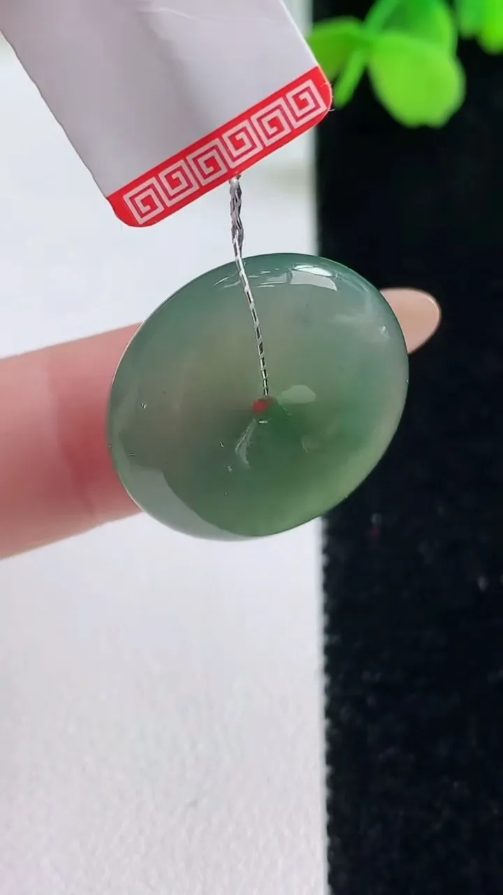 天然A货翡翠平安扣吊坠，尺寸21-5，重量:4.97g
11月2日