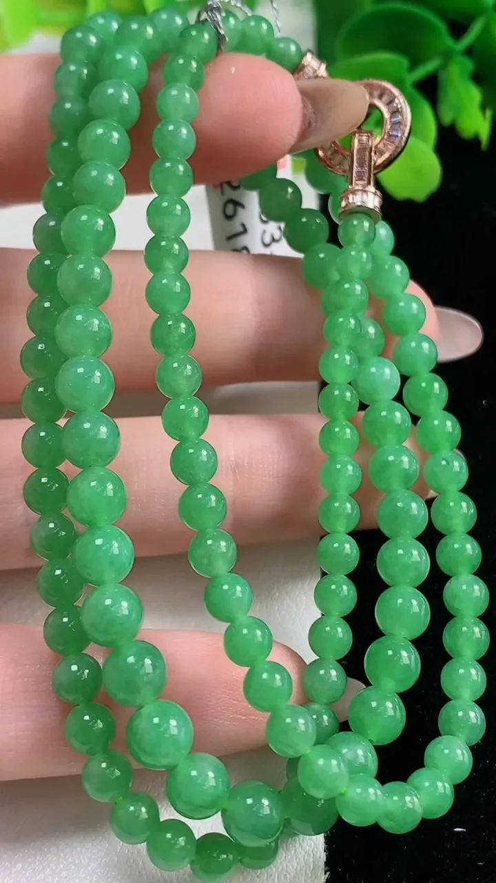 天然A货翡翠圆珠项链，尺寸5.5-122颗，重量:26.22g11月2日
工厂直销收藏佳品,种好水足
