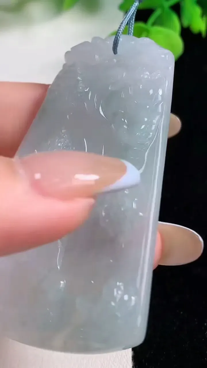 天然A货翡翠普贤菩萨吊坠，尺寸62.4-41-4.6，重量:24.81g
11月2日