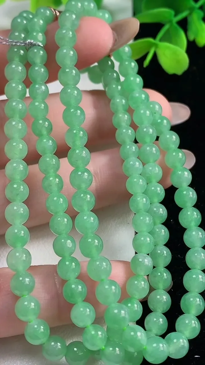 天然A货翡翠圆珠项链，尺寸5-114颗，重量:28.62g11月2日
工厂直销收藏佳品,种好水足，色泽均匀，有种有色，上手高大气！
