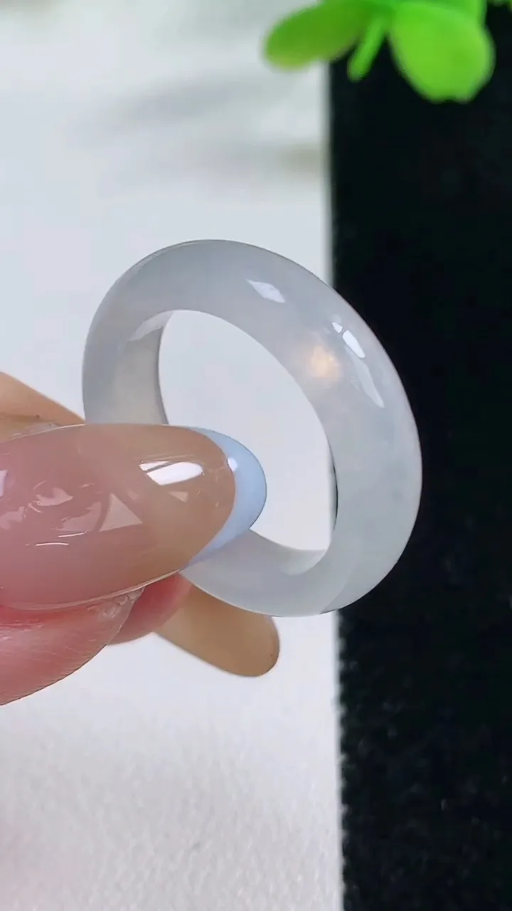 天然A货翡翠指环戒指，尺寸17.5-5.3-3.1，重量:3.62g2025年11月2日
工厂直销收