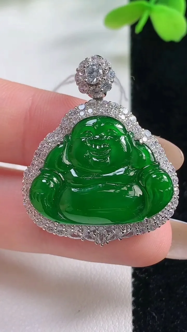 天然A货翡翠佛公吊坠，尺寸34.3-28.5-9.1，裸石19.5-24.4重量:7.00g
11月2日