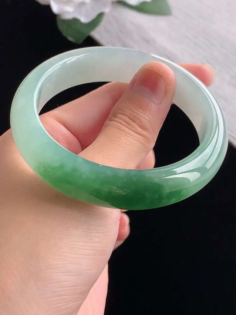 a货翡翠老坑冰种飘花正装正圈手镯55-56圈口  尺寸55.2×13.6×8mm 重量62.10g 1101