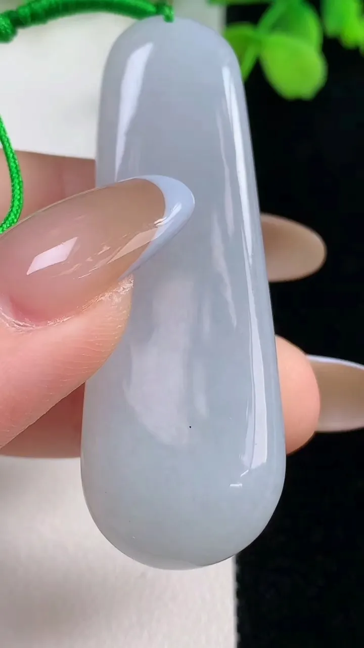 天然A货翡翠无相观音吊坠，尺寸57-17.8-10.5，重量:24.04g
11月2日