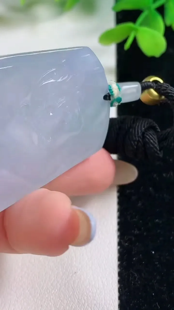 天然A货翡翠紫罗兰仿古无事牌吊坠，尺寸47.7-32.3-5，重量:24.11g
11月2日