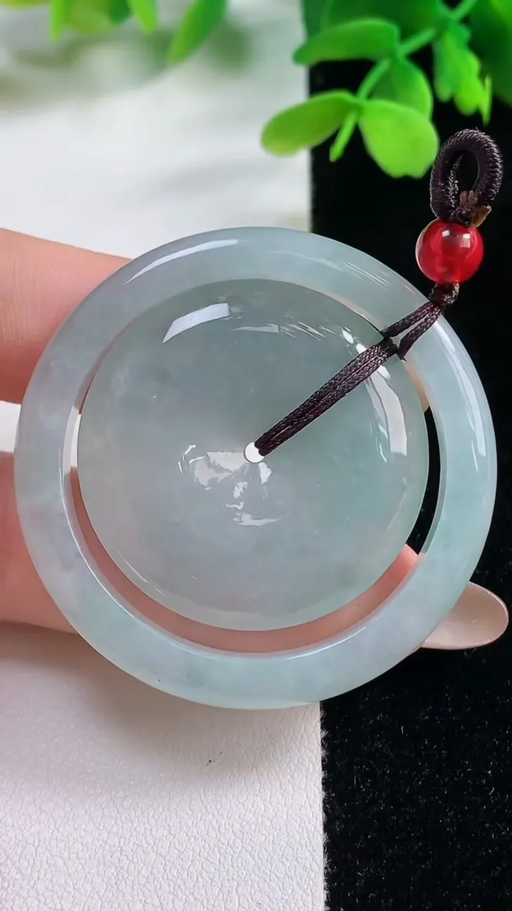 天然A货翡翠母子平安扣吊坠，尺寸44.8-5.7，重量:23.65g
11月2日