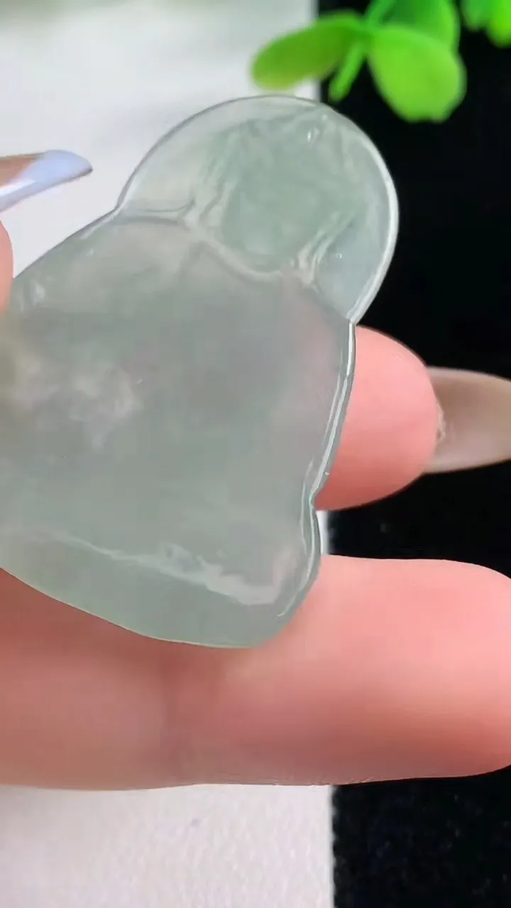 天然A货翡翠观音菩萨吊坠，尺寸39.6-29-4，重量:10.48g
11月2日