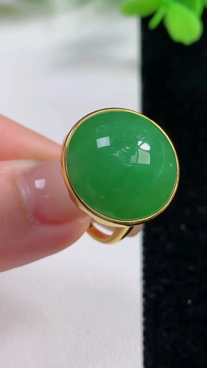 天然A货翡翠蛋面戒指，尺寸17.6-18.4-9.3，重量:6.42g2025年11月2日
工厂直销