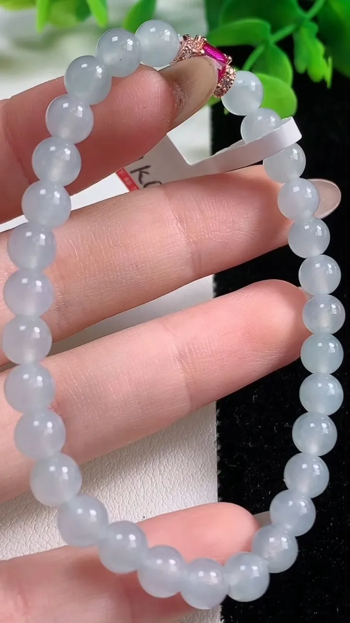 天然A货翡翠种白冰圆珠手串，尺寸6-30颗，重量:12.90g11月2日
工厂直销收藏佳品,种好水足，色泽均匀，有种有色，上手高大气！