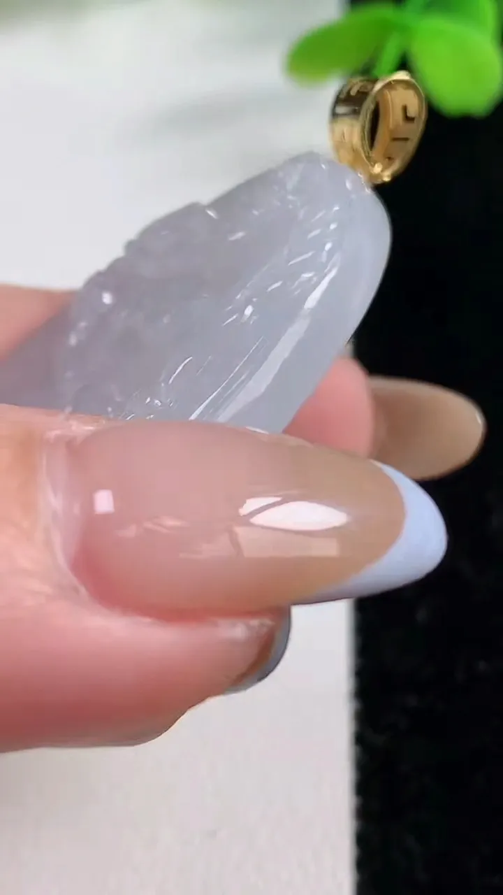 天然A货翡翠种飘花虚空藏菩萨吊坠，尺寸50.3-27.3-6.4，重量:19.29g
11月2日