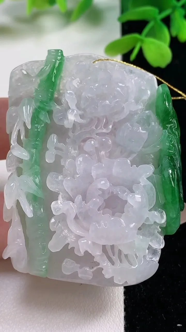 天然A货翡翠花开富贵吊坠，尺寸54.6-43.6-13.6，重量:41.95g
11月2日