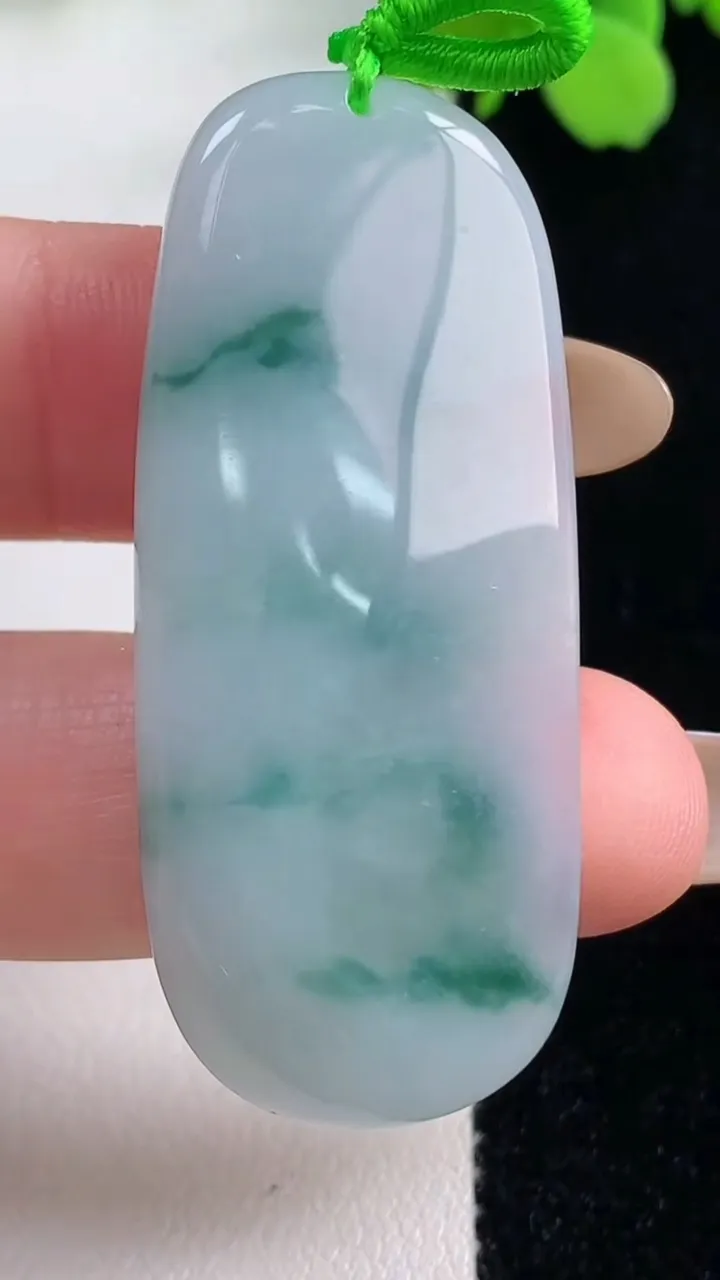 天然A货翡翠飘花悟道吊坠，尺寸47.7-20.2-8.4，重量:14.56g
11月2日