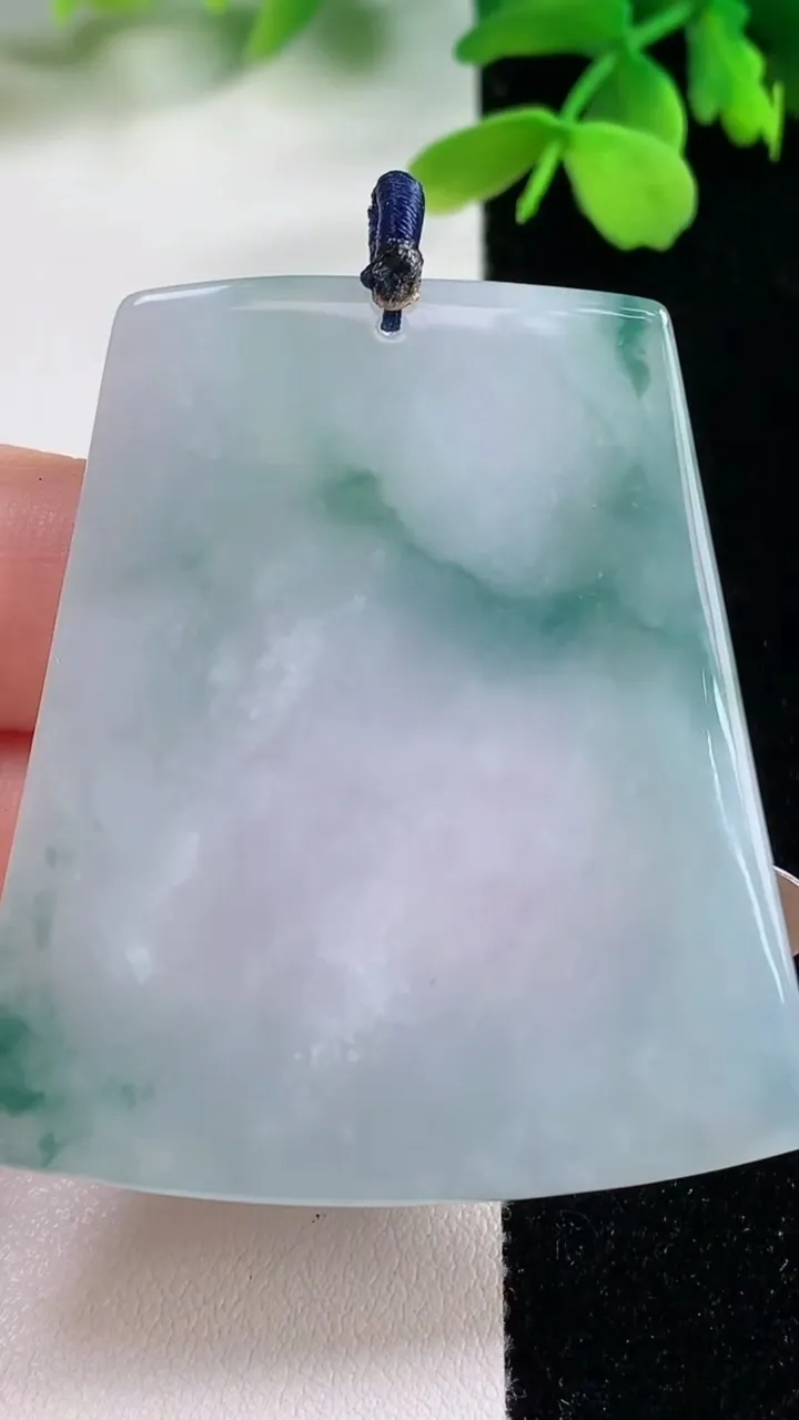 天然A货翡翠飘花普贤菩萨吊坠，尺寸50.1-43.4-6，重量:25.46g
11月2日