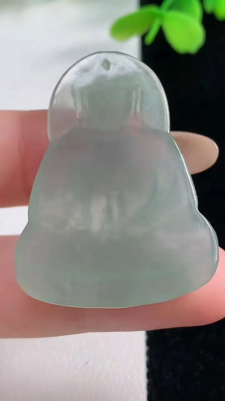 天然A货翡翠观音菩萨吊坠，尺寸39.6-29-4，重量:10.48g
11月2日