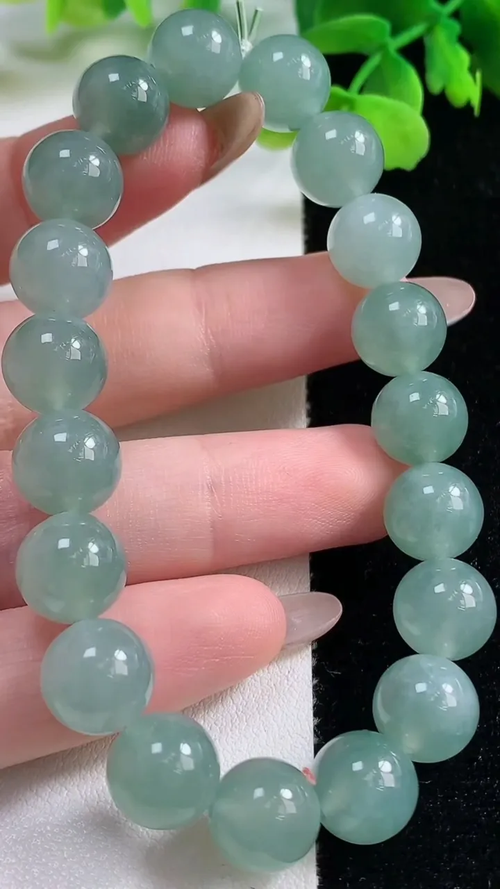 天然A货翡翠圆珠手串，尺寸10-19，重量:33.84g11月2日
工厂直销收藏佳品,种好水足，色泽均匀，有种有色，上手高大气！