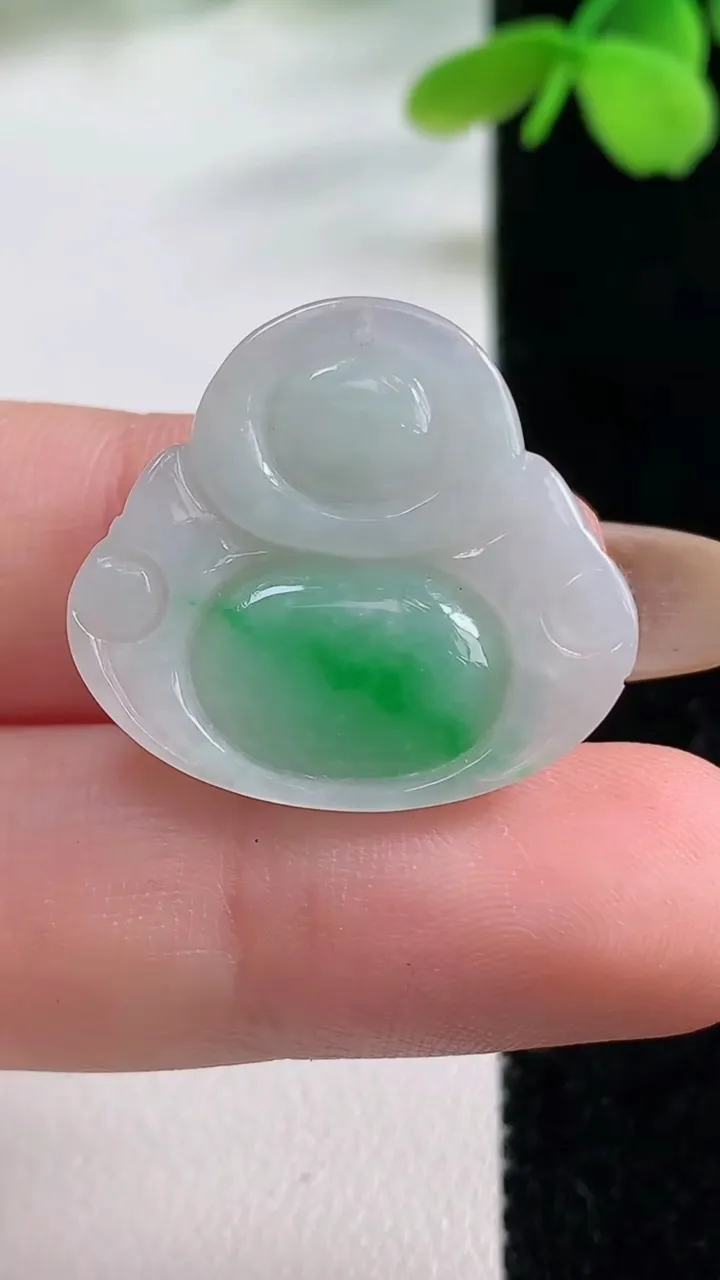 天然A货翡翠佛公吊坠，尺寸22.2-24.6-4.8，重量:3.97g
11月2日