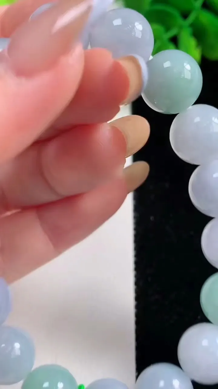 天然A货翡翠春带彩紫罗兰圆珠手串，尺寸12-17颗，重量:53.68g11月2日
工厂直销收藏佳品,种好水足，色泽均匀，有种有色，上手高大气！