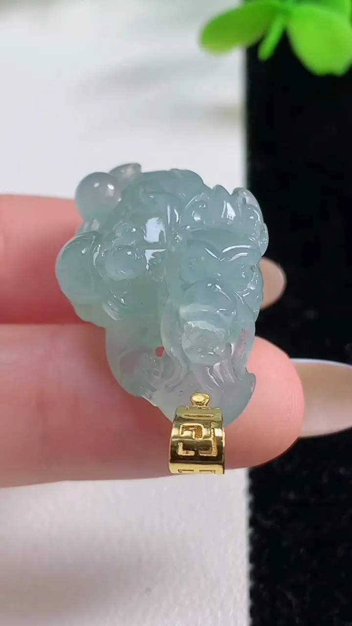 天然A货翡翠龙龟吊坠，尺寸26.2-18.3-13.7，重量:12.52g
11月2日