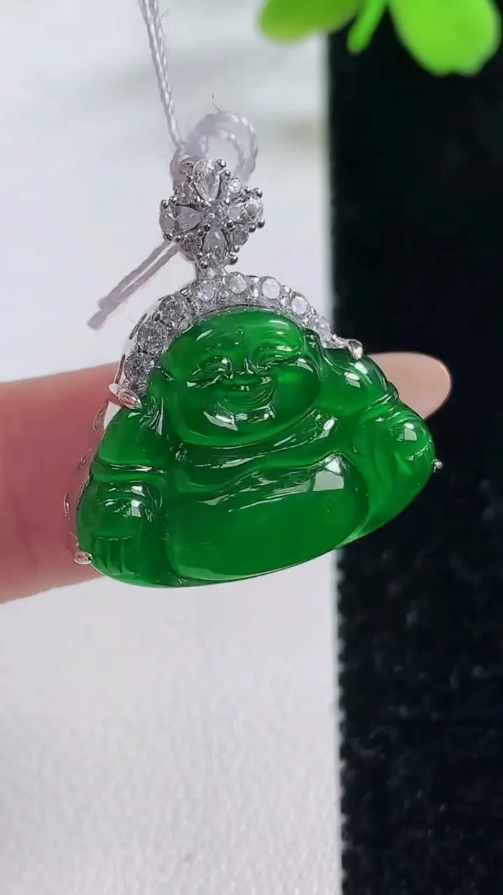 天然A货翡翠佛公吊坠，尺寸24.5-16.3-23-7.4，重量:4.98g
11月2日