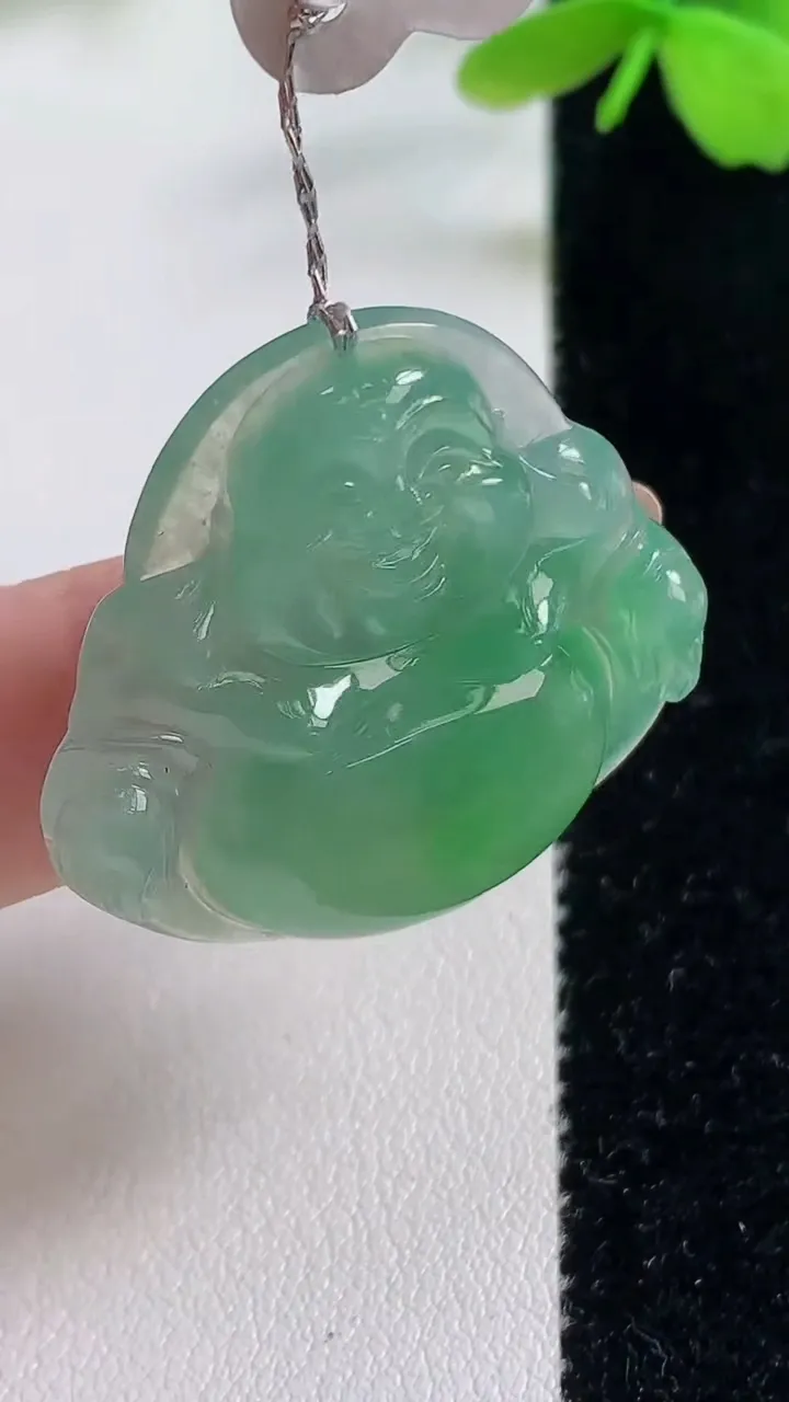天然A货翡翠佛公吊坠，尺寸30.3-32-6.2，重量:8.86g
11月2日
