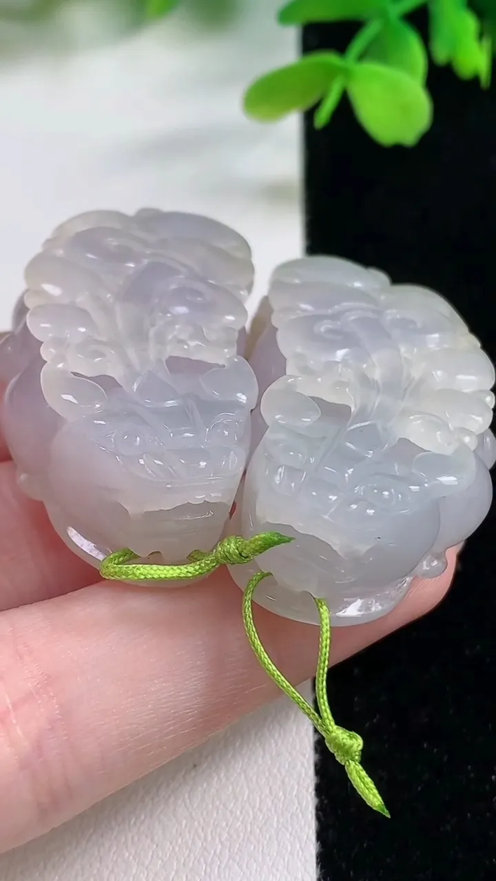 天然A货翡翠紫罗兰貔貅吊坠一对，尺寸41.8-21.8-12.5，重量:49.60g
11月2日