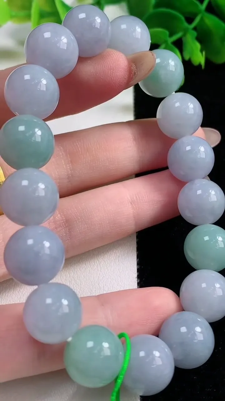 天然A货翡翠春带彩紫罗兰圆珠手串，尺寸12-17颗，重量:53.68g11月2日
工厂直销收藏佳品,种好水足，色泽均匀，有种有色，上手高大气！