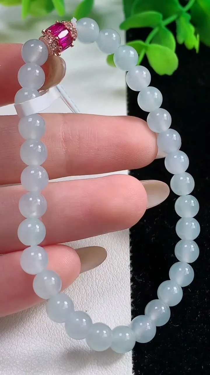 天然A货翡翠种白冰圆珠手串，尺寸6-30颗，重量:12.90g11月2日
工厂直销收藏佳品,种好水足，色泽均匀，有种有色，上手高大气！