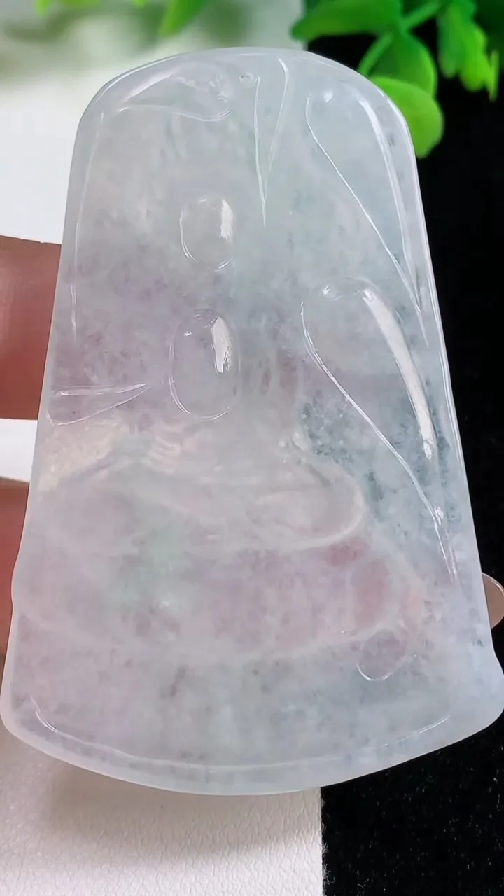 天然A货翡翠虚空藏菩萨吊坠，尺寸63.4-41.3-4.3，重量:24.20g
11月2日