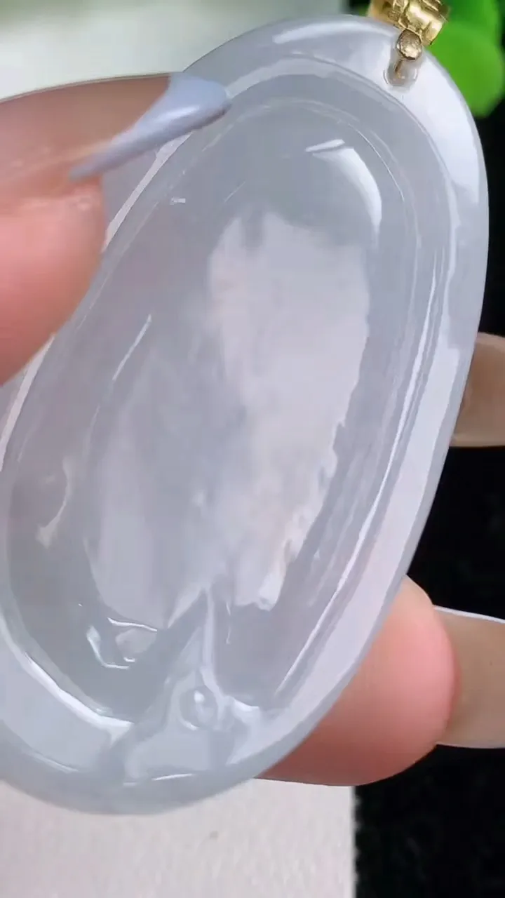 天然A货翡翠种飘花虚空藏菩萨吊坠，尺寸50.3-27.3-6.4，重量:19.29g
11月2日