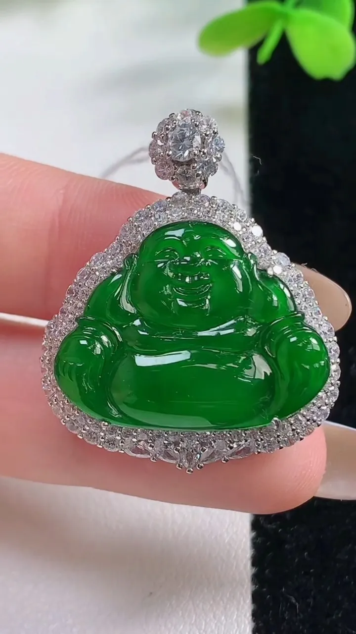 天然A货翡翠佛公吊坠，尺寸34.3-28.5-9.1，裸石19.5-24.4重量:7.00g
11月