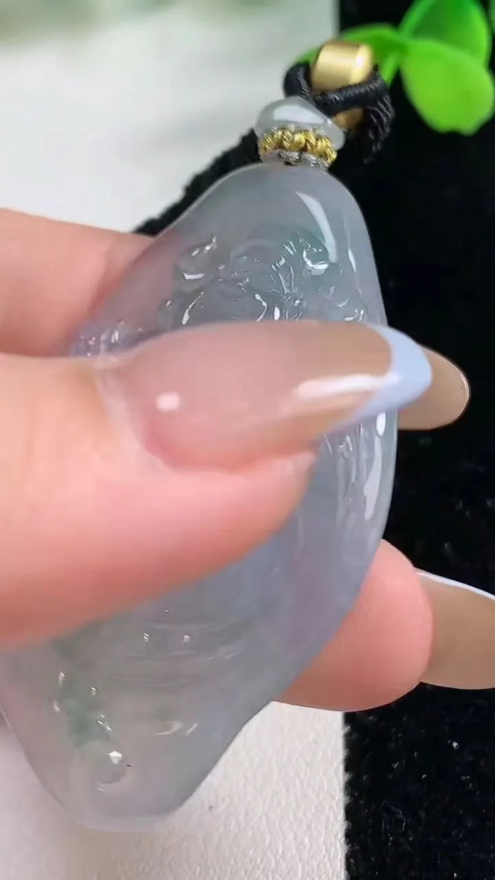 天然A货翡翠种紫罗兰飘花财神爷吊坠，尺寸51.4-31.8-11.8，重量:25.15g
11月2日