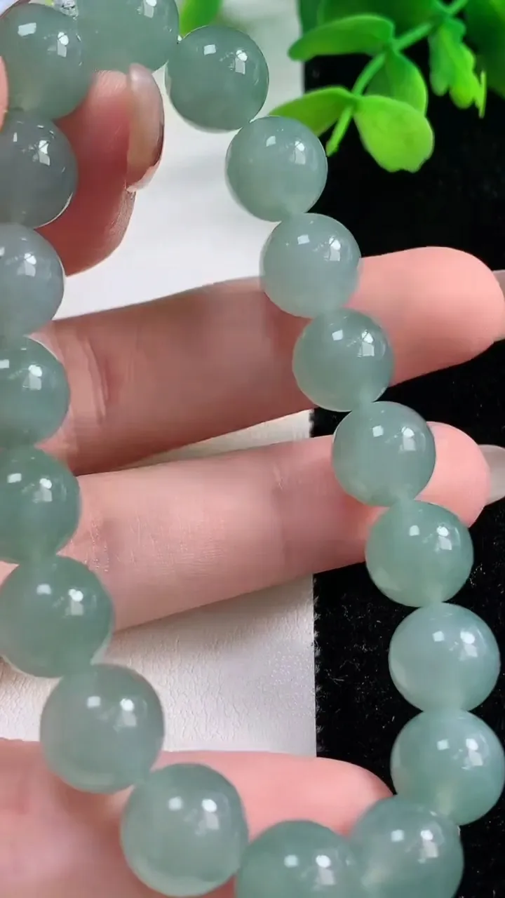 天然A货翡翠圆珠手串，尺寸10-19，重量:33.84g11月2日
工厂直销收藏佳品,种好水足，色泽均匀，有种有色，上手高大气！