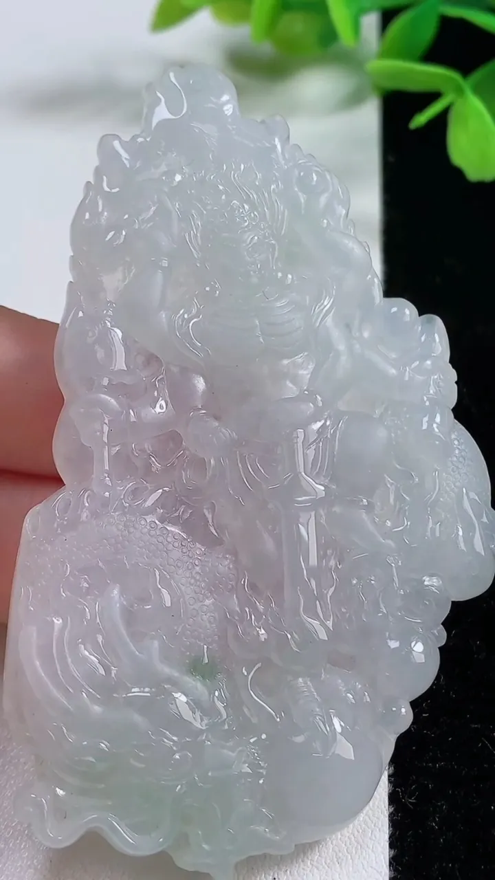 天然A货翡翠冰种飘花御龙不动明王吊坠，尺寸76-49.8-6.5，重量:39.23g
11月3日